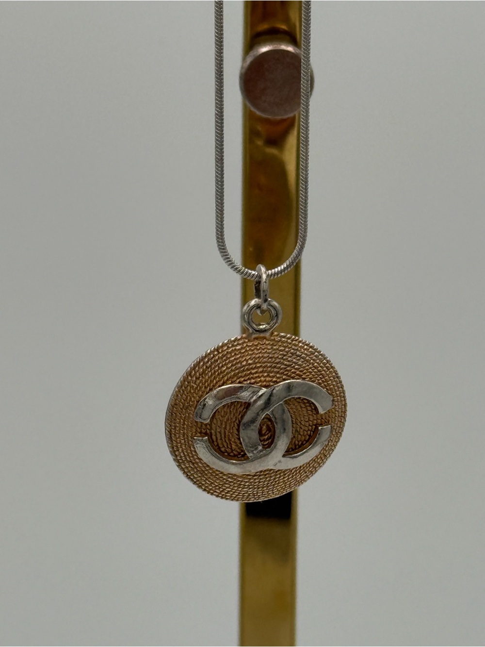 ⭐️⭐️⭐️Authentic 80’s Chanel Medallion Pendant Generic Chain Retail >1K